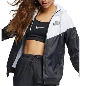 Nike Sportswear Windrunner, a classic lightweight Jacket water-resistant Sz XS